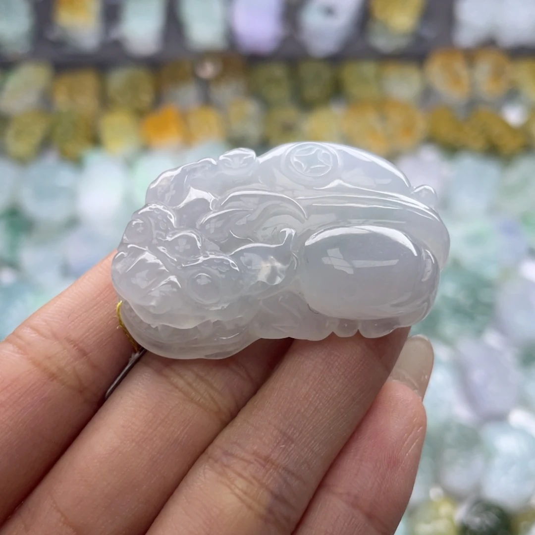 翡翠未镶嵌颈饰貔貅