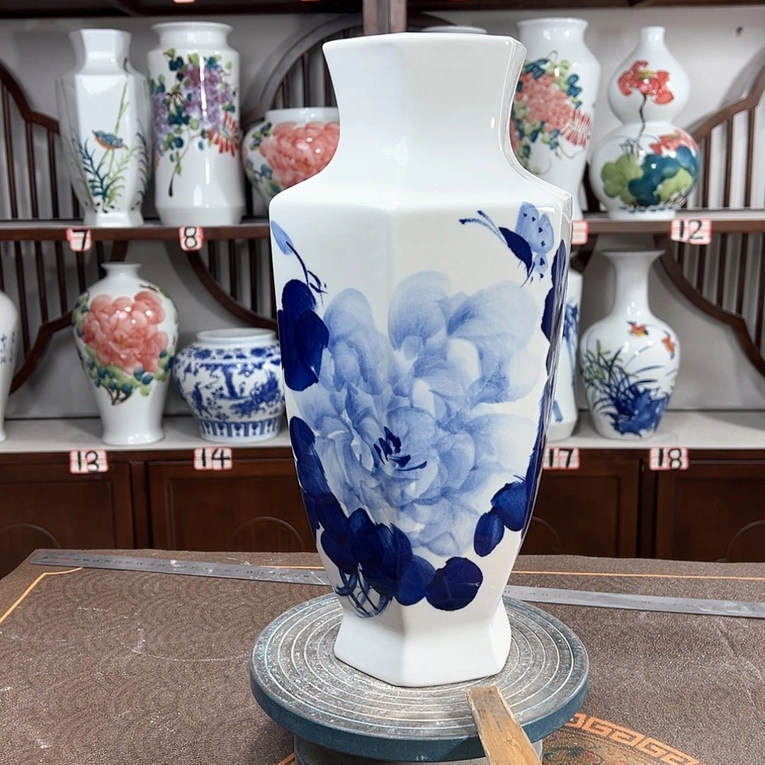 摆件景德镇陶瓷6青牡