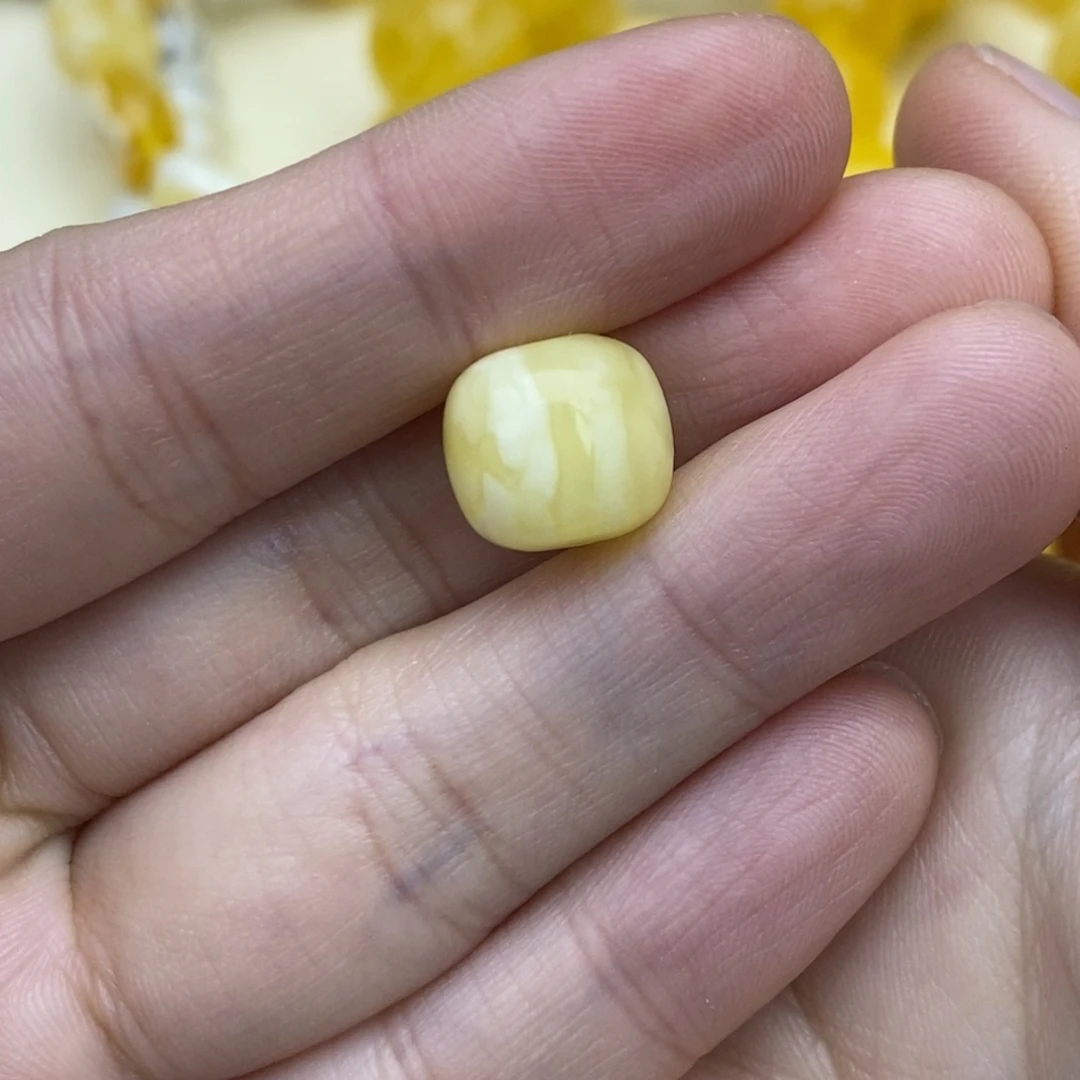 琥珀裸石未镶嵌h***。11.1✖️10.1微瑕