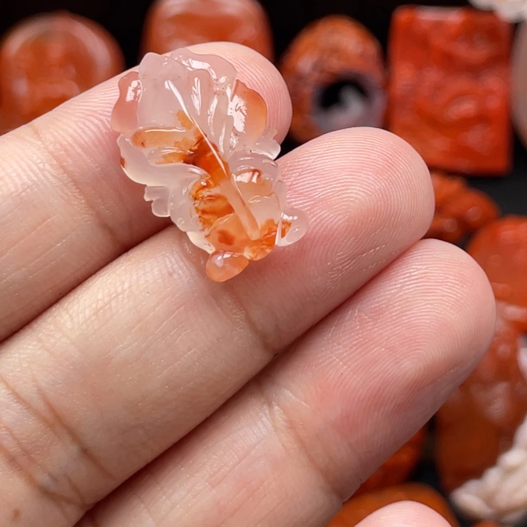 南红玛瑙未镶嵌冰飘锦鲤