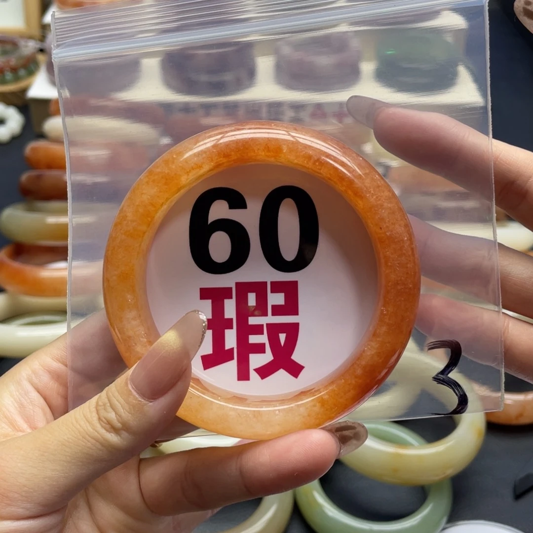 未镶嵌手镯石英质玉