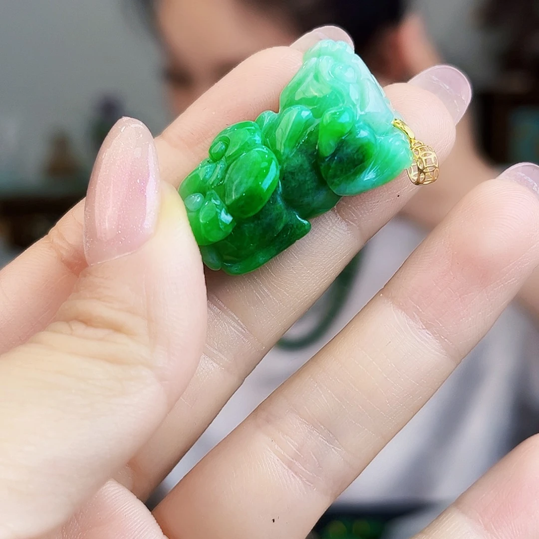 翡翠18K金镶嵌颈饰多样性