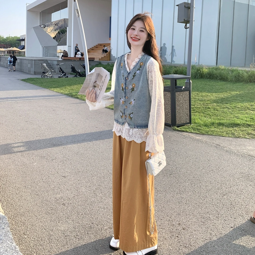 早秋减龄一整套穿搭2025超火蕾丝衬衫刺绣牛仔马甲阔腿裤三件套