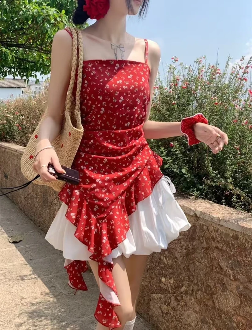 不规则纯欲风女2025夏季新款碎花红色吊带背心海边度假连衣裙上衣