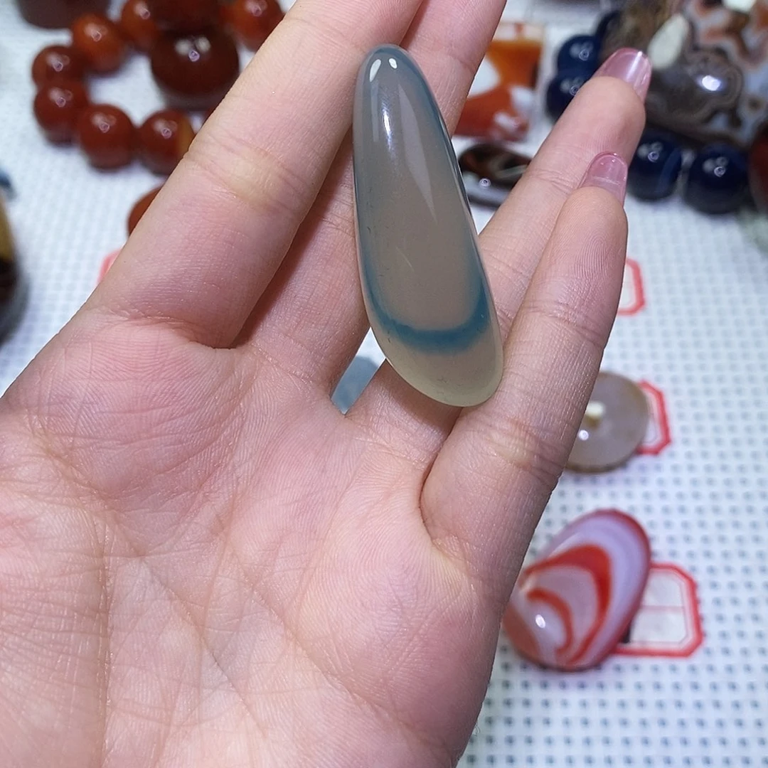 小***丑未镶嵌玛瑙/玉髓珠宝奇石