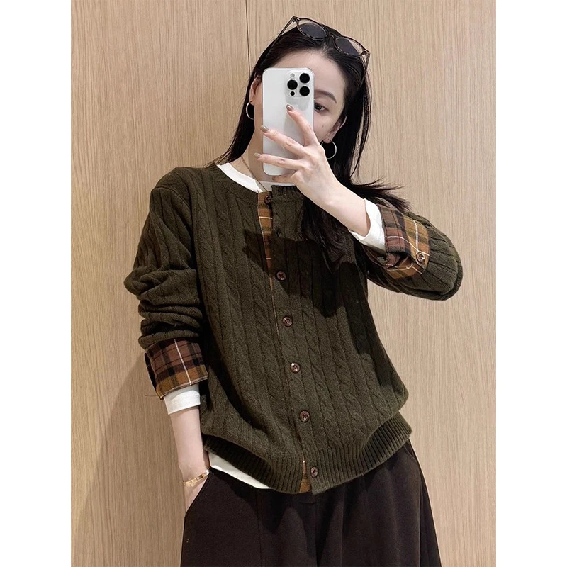 时尚复古设计感绿色麻花针织开衫女秋季新款格子拼接慵懒毛衣外套