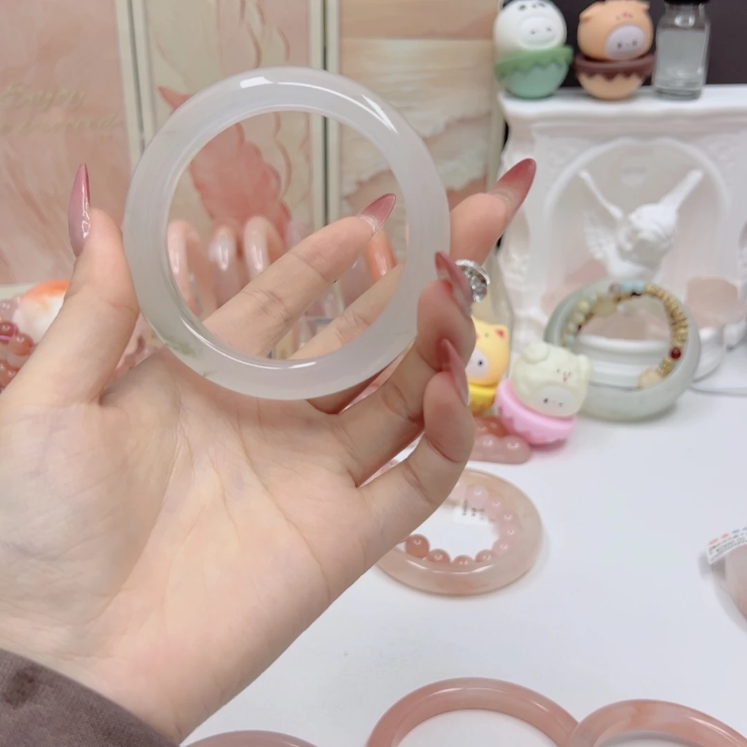 M***b石英质玉未镶嵌手镯