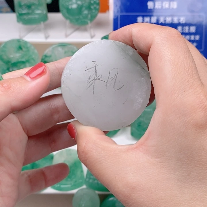 石英质玉未镶嵌颈饰