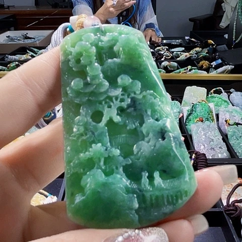 颈饰未镶嵌翡翠一个