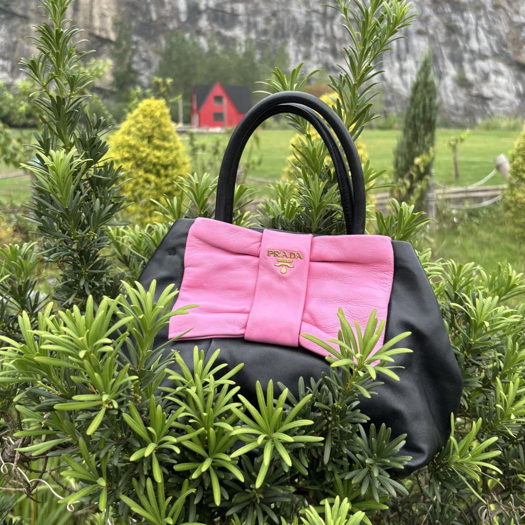 95新 Prada/普拉达 PRADA 二手/95新 LL 黑色拼粉色蝴蝶结手提包