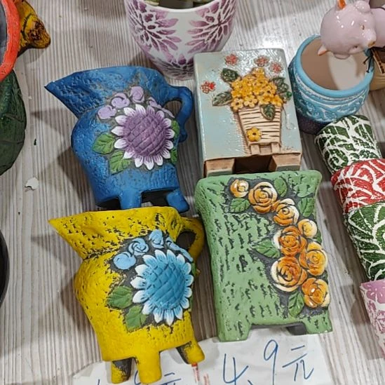 当场拍满15元发货不凑不发，花盆盆口不方不圆有针孔黑点是正常的，