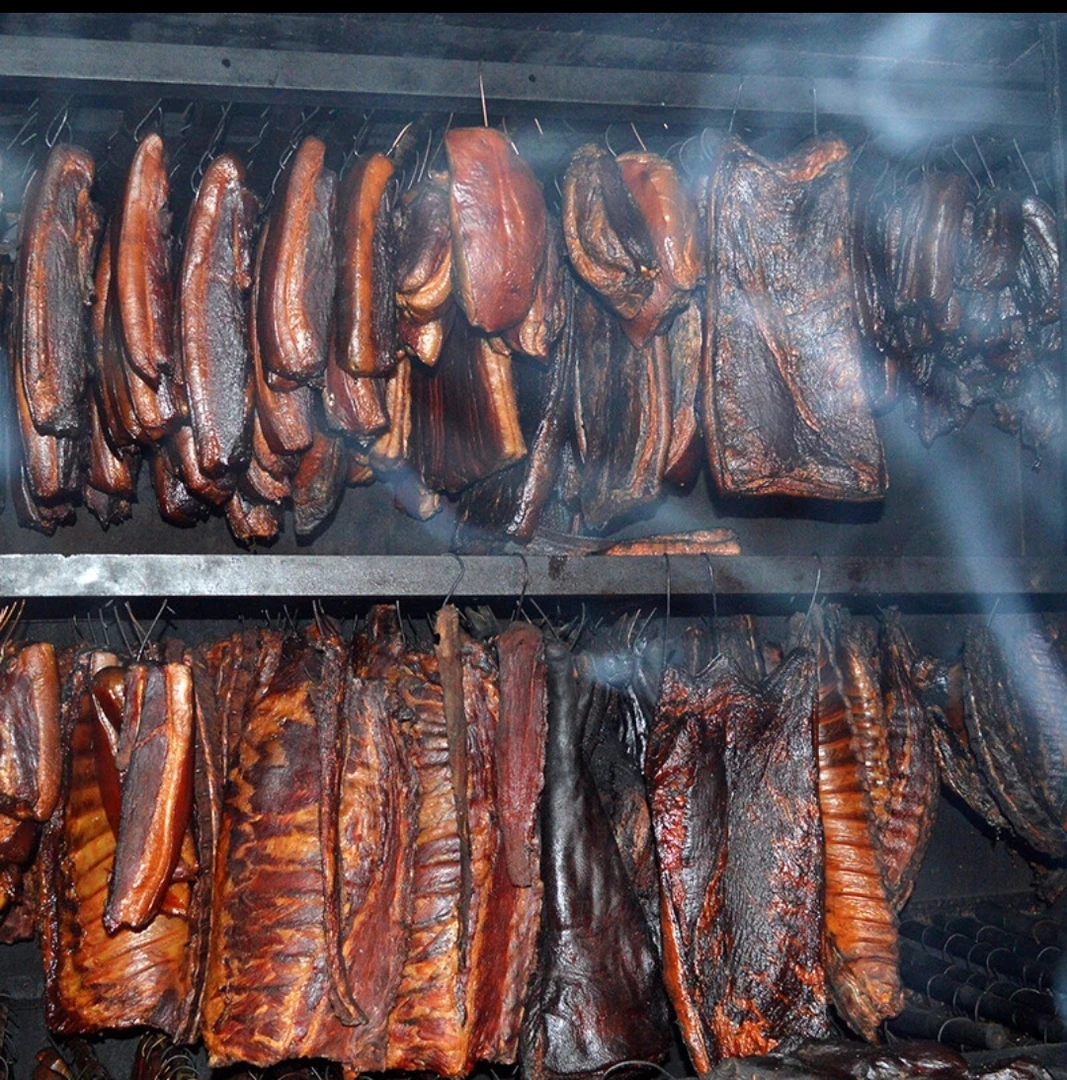 （直播间现场称重挑选）湖北恩施柴火烟熏老腊肉熏肉非四川腊味