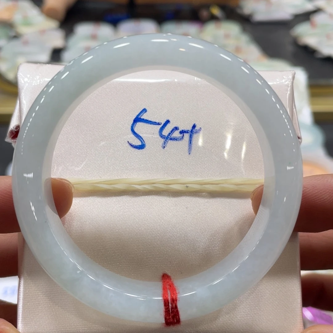 翡翠手镯未镶嵌翡翠手镯