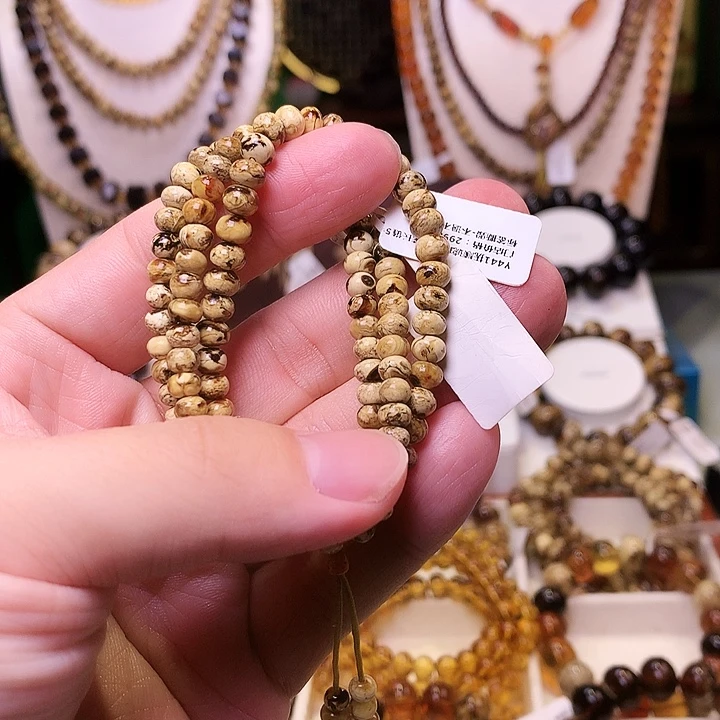 燕***&琥珀未镶嵌裸石5+441