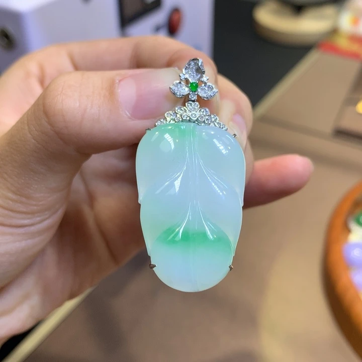 颈饰18K金镶嵌翡翠翡翠