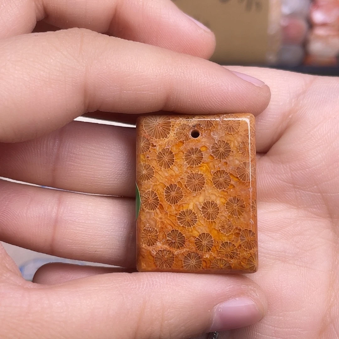 硅化玉未镶嵌手镯枫叶红小蕾丝