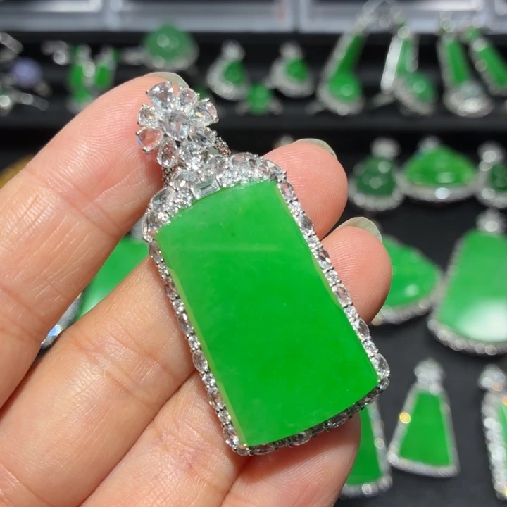 翡翠18K金镶嵌吊坠(不含链)翡翠
