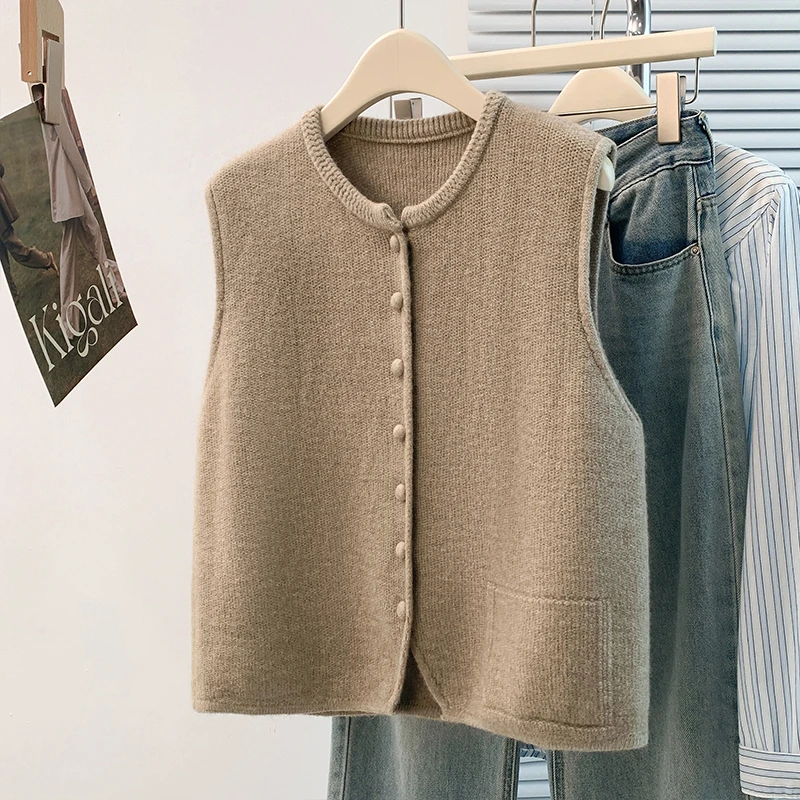 宽松简约洋气无袖圆领燕麦色背心叠穿外搭上衣高级感针织马甲女式