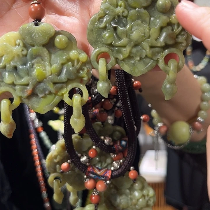 颈饰未镶嵌和田玉