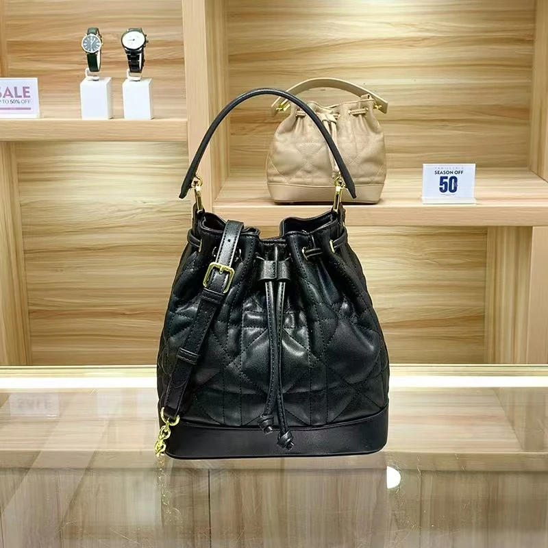 女士真皮牛皮单肩肩包桶包气质洋气休闲简约抽绳韩版A016