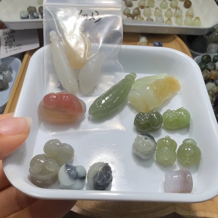 璐***璐和田玉未镶嵌珠宝半成品