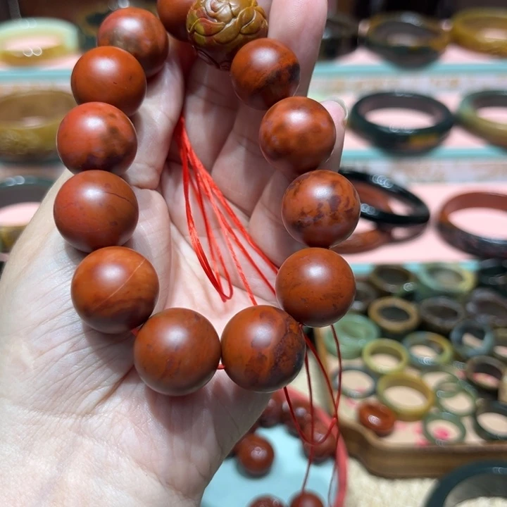 徐***英南红玛瑙未镶嵌手链