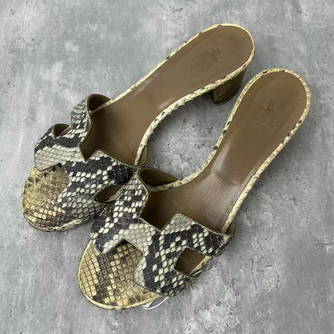 95新 Hermes/爱马仕 38.5码/仔仔女鞋/白黑H女士粗跟拖鞋 xxs1199