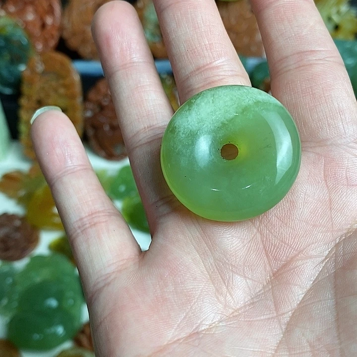未镶嵌蛇纹石玉颈饰