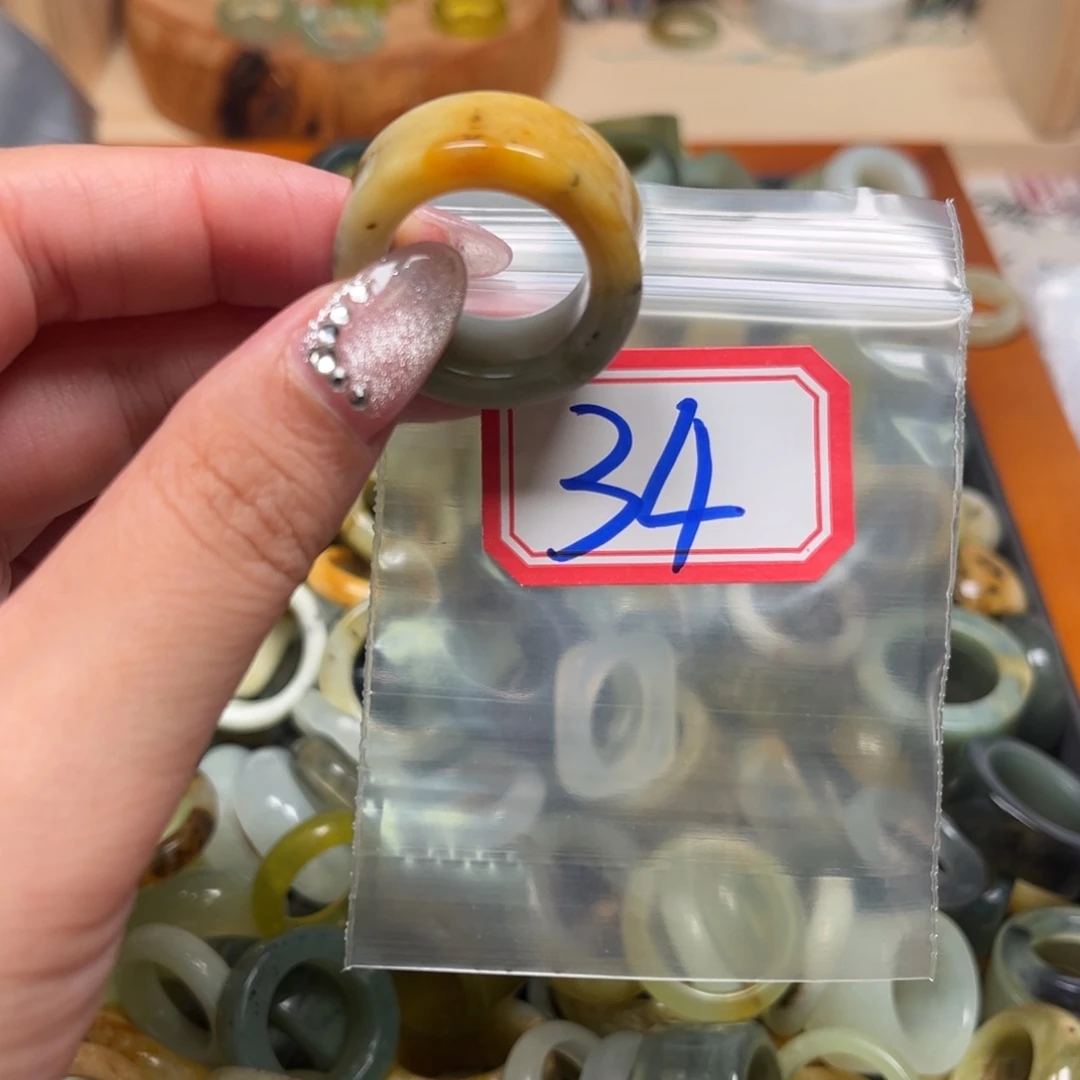 熙***致蛇纹石玉未镶嵌珠宝奇石