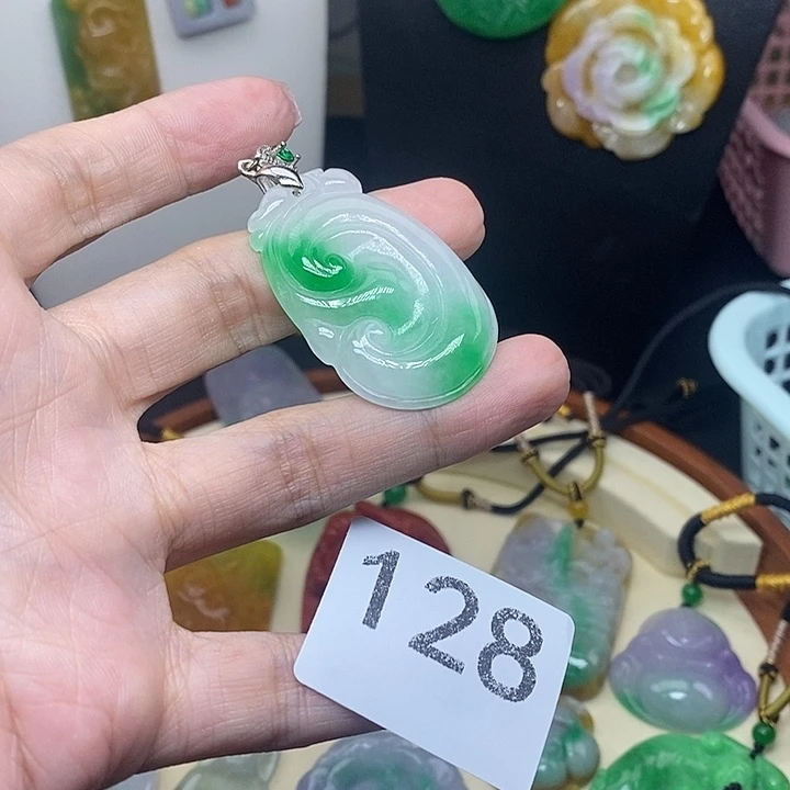 吊坠(赠链)未镶嵌翡翠