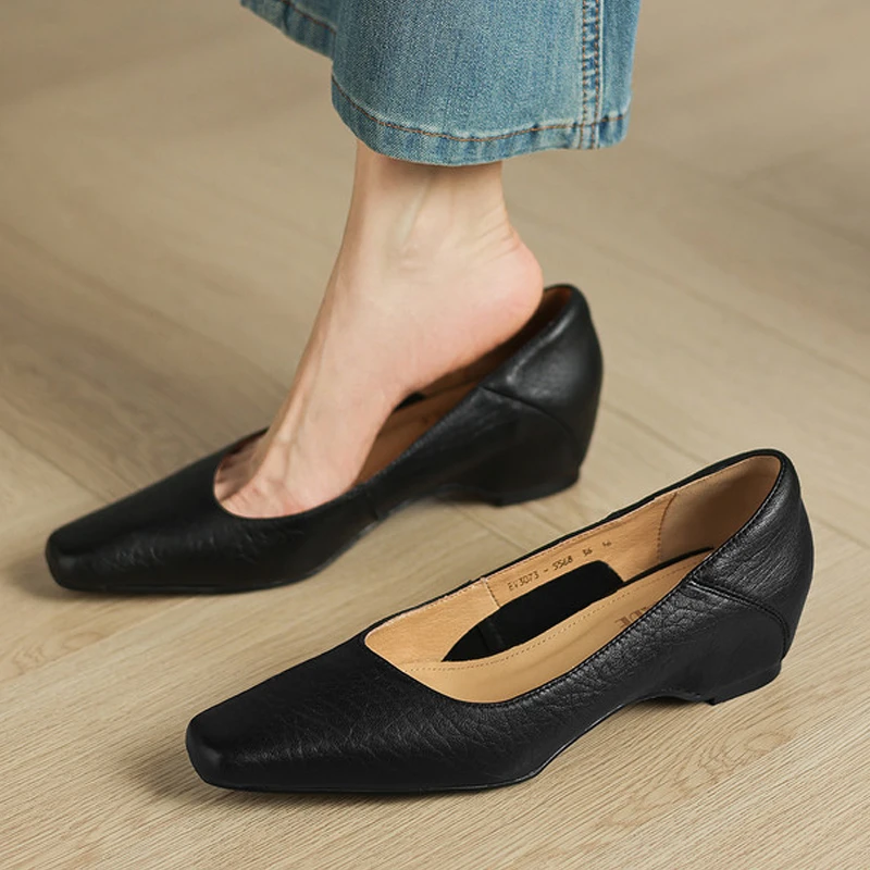 真皮时尚新款巨软奶奶鞋子百搭内增高坡跟英伦复古方头浅口单鞋女