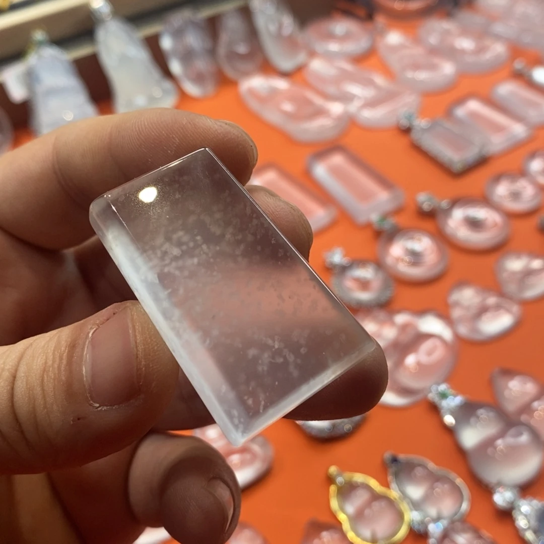 石英质玉吊坠未镶嵌