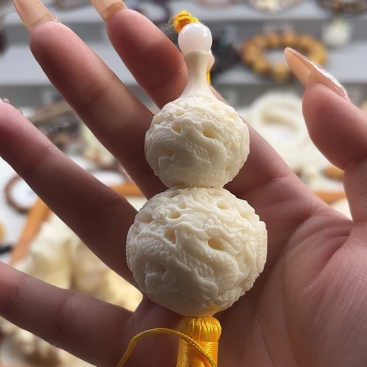 菩提根/象牙果吊坠白色