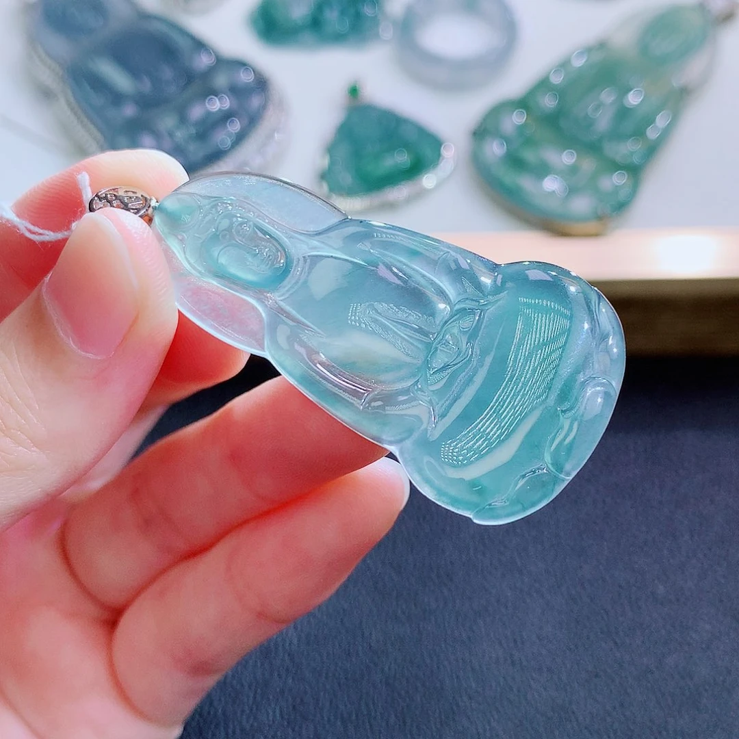 翡翠挂件未镶嵌翡翠