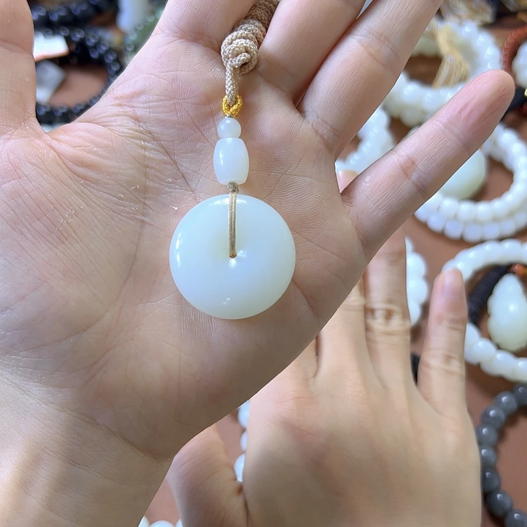 用***s和田玉未镶嵌吊坠(赠链)