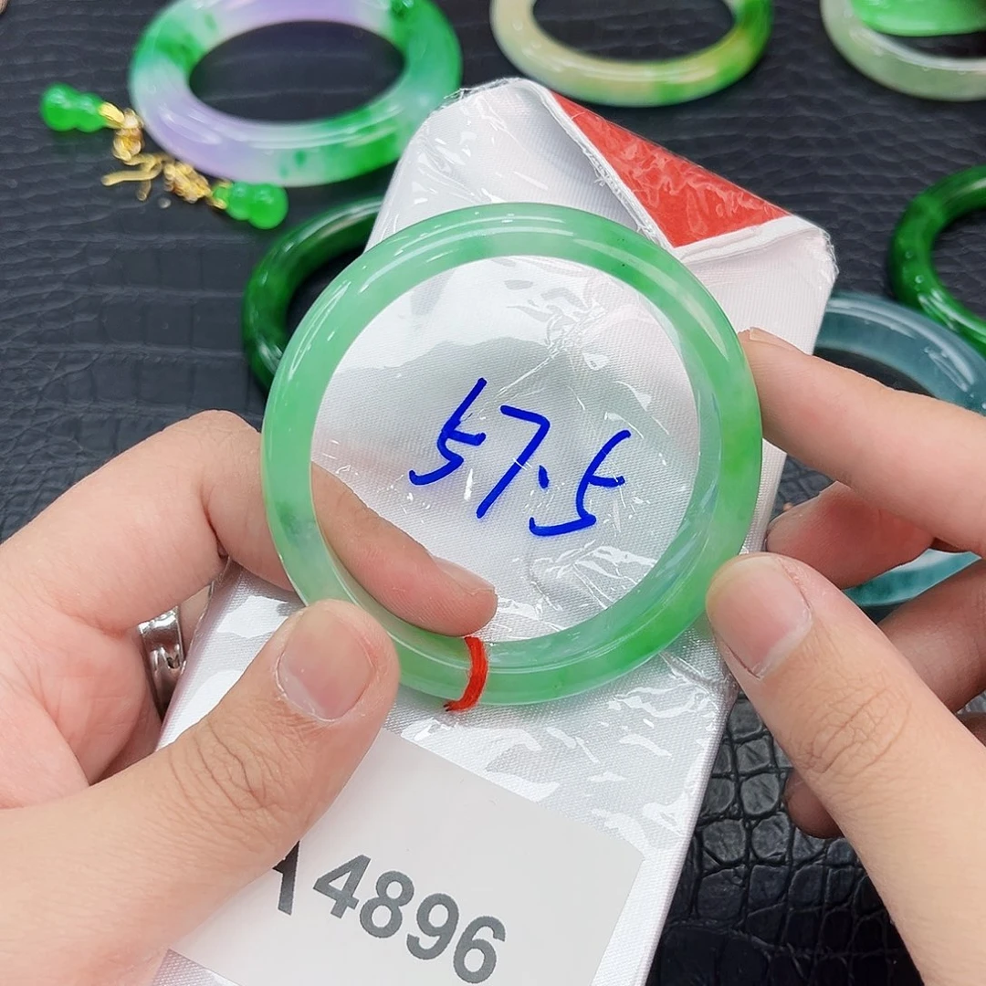 翡翠手镯未镶嵌多样性