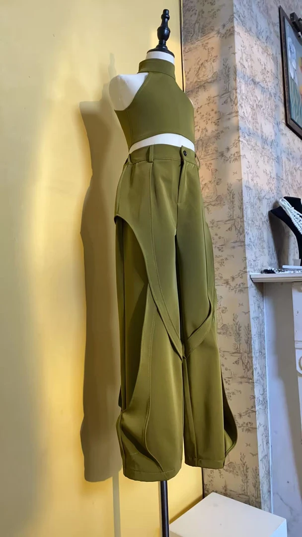 军绿挂脖长裤套装潮服服装多巴胺潮服模特走秀潮服时尚绿色