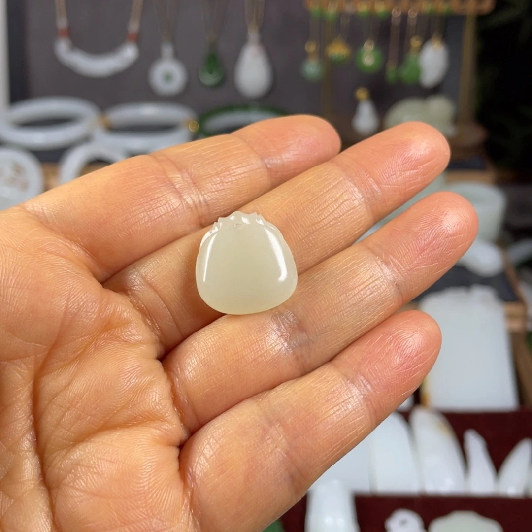 J***】和田玉未镶嵌颈饰