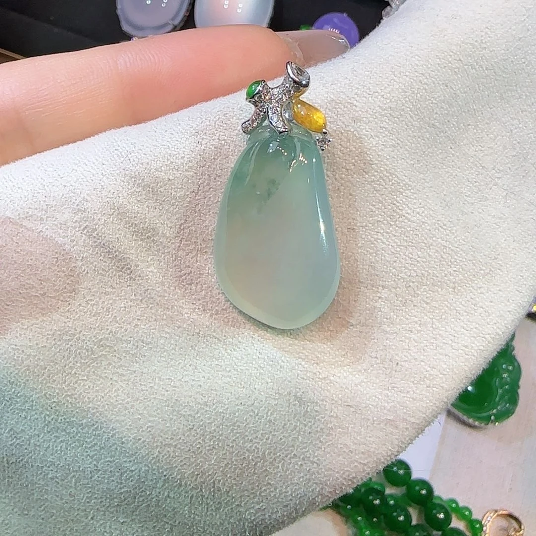 翡翠18K金镶嵌颈饰