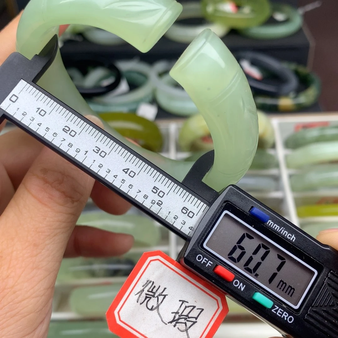 蛇纹石玉未镶嵌手镯502