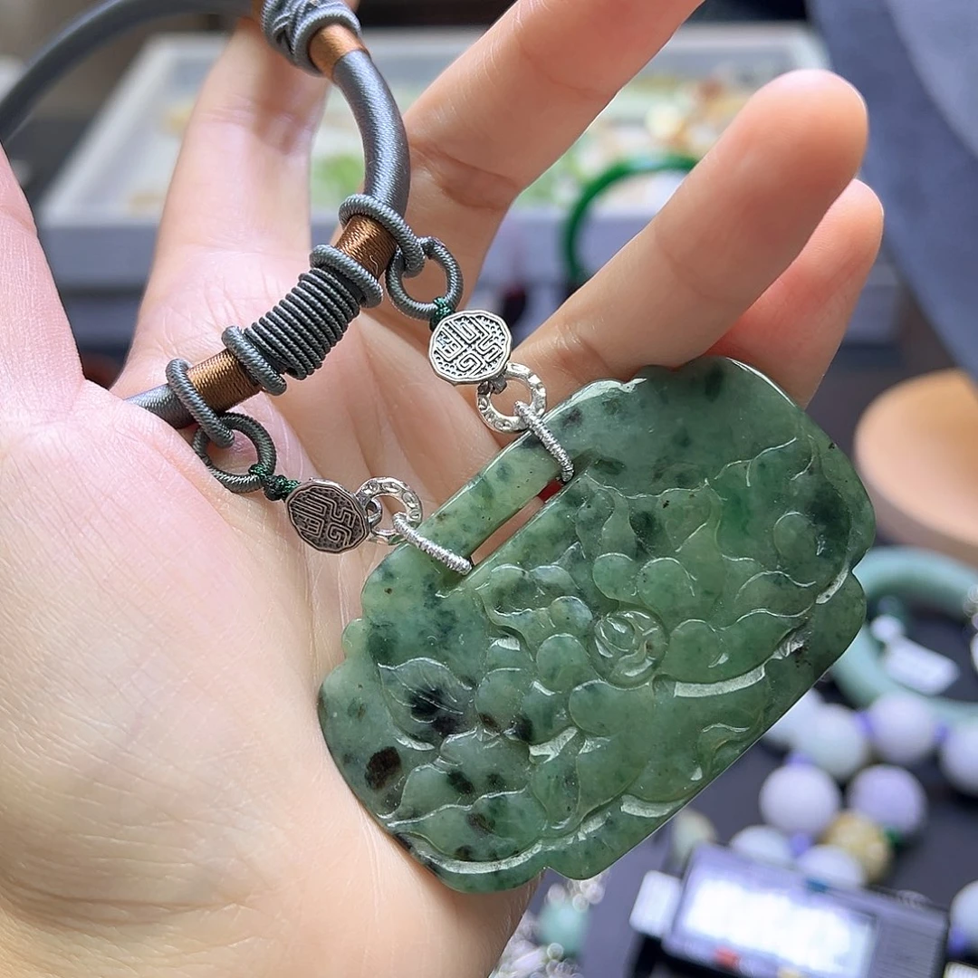 兰***”翡翠未镶嵌颈饰129