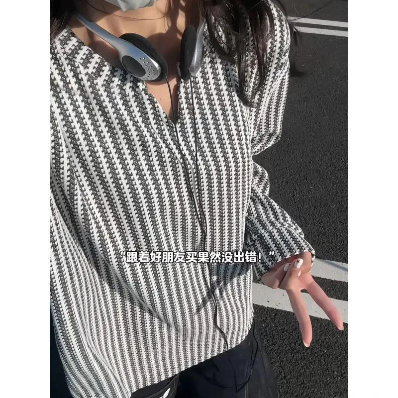 新款肌理感小V领长袖t恤男款轻薄美式慵懒风卫衣高级感内搭打底衫