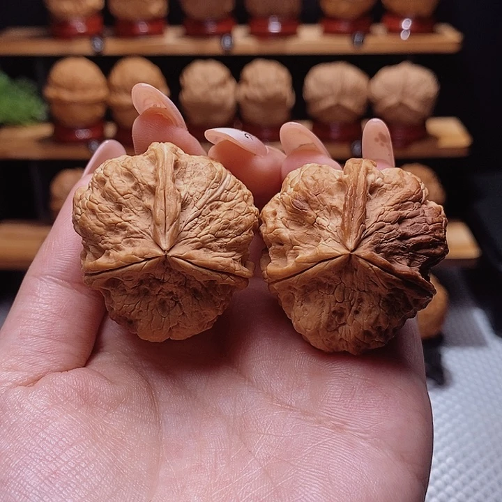 文玩核桃把件金刚岩69