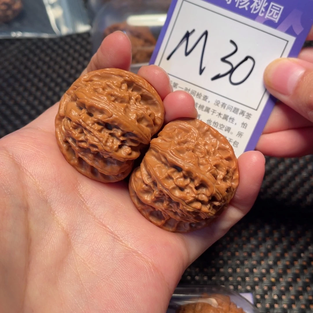把件桃核M30号白狮子39