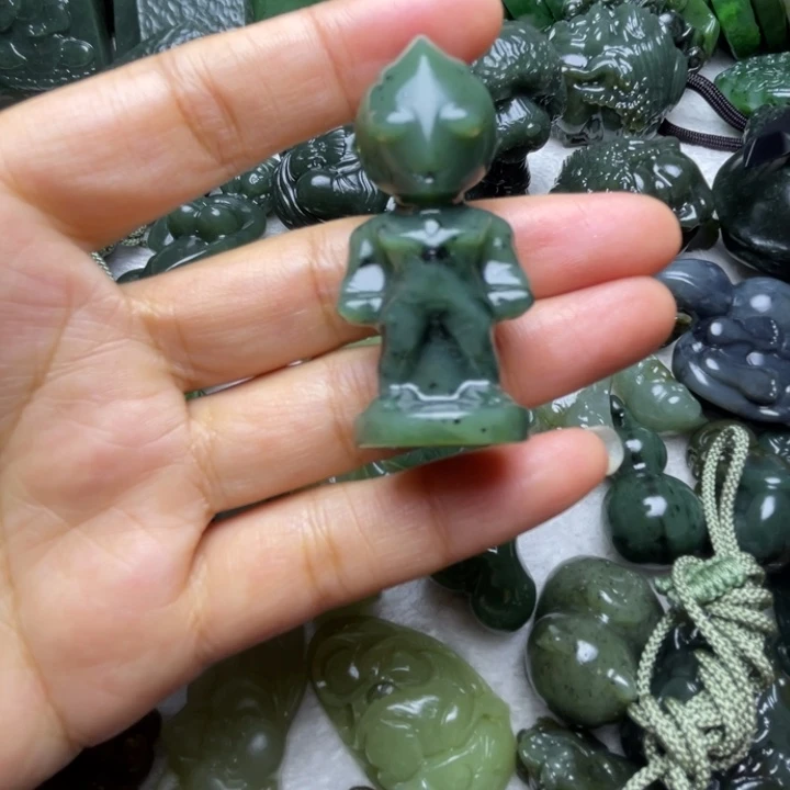 和田玉未镶嵌颈饰