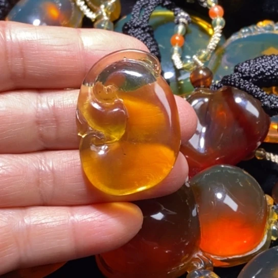 琥珀未镶嵌裸石金珀如意5.4克