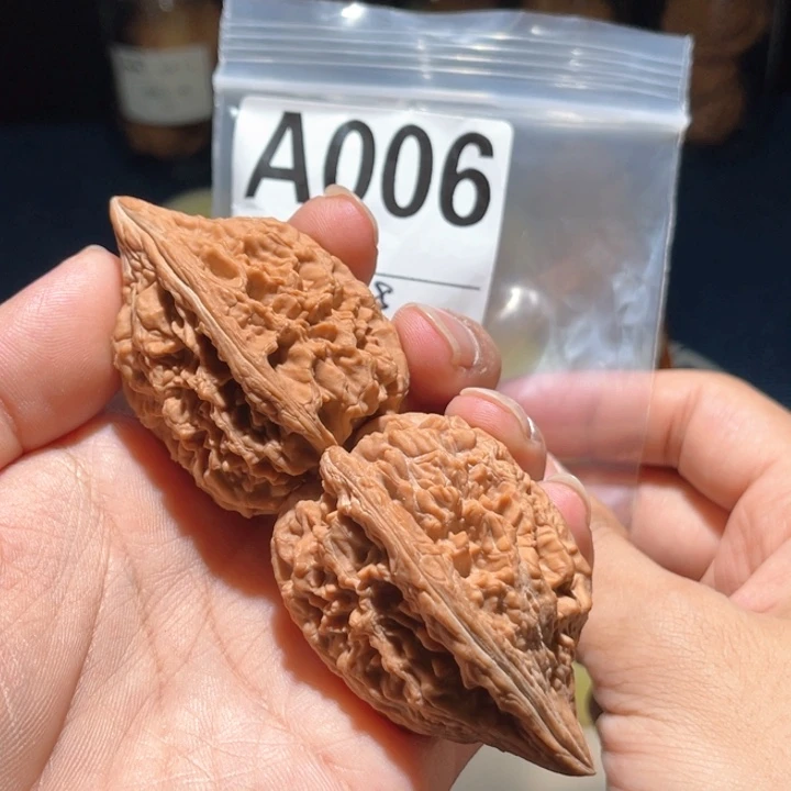 文玩核桃吊坠高尖大沽石39全品