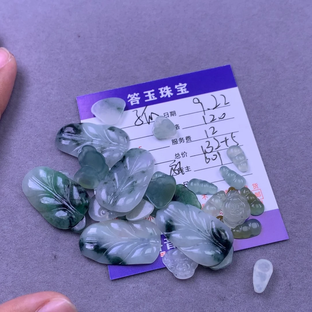 颈饰未镶嵌翡翠孤**少