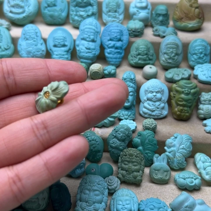 未镶嵌绿松石颈饰