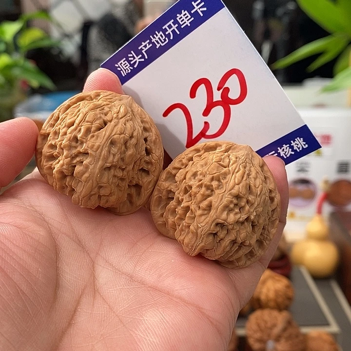 文玩核桃把件37全品红宝石230号